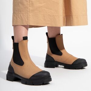 NWT GANNI Recycled Rubber City Boots / Chelsea Boots
Size 39